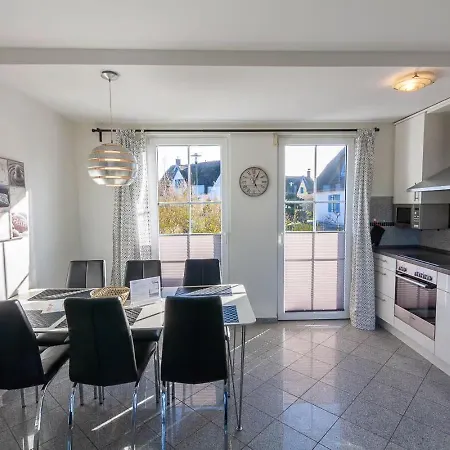 Arkonablick Og, Helle Mit Balkon Meerblick Und Eigenem Eingezäuntem Garten Hunde Herzlich Willkommen Apartment Glowe