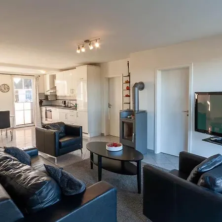 Arkonablick Og, Helle Mit Balkon Meerblick Und Eigenem Eingezäuntem Garten Hunde Herzlich Willkommen Apartment Glowe