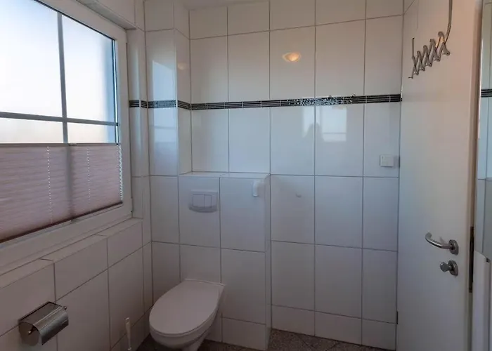 Arkonablick Og, Helle Mit Balkon Meerblick Und Eigenem Eingezaeuntem Garten Hunde Herzlich Willkommen * Glowe