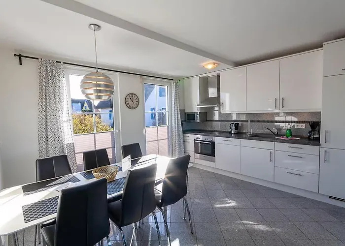 Lejlighed Arkonablick Og, Helle Mit Balkon Meerblick Und Eigenem Eingezaeuntem Garten Hunde Herzlich Willkommen *