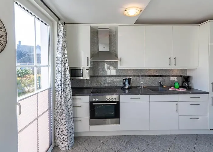 Arkonablick Og, Helle Mit Balkon Meerblick Und Eigenem Eingezaeuntem Garten Hunde Herzlich Willkommen Lejlighed