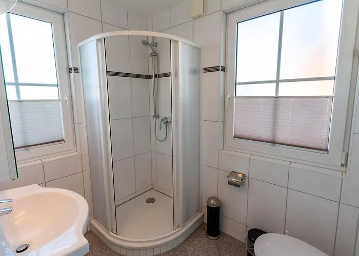 Arkonablick Og, Helle Mit Balkon Meerblick Und Eigenem Eingezaeuntem Garten Hunde Herzlich Willkommen